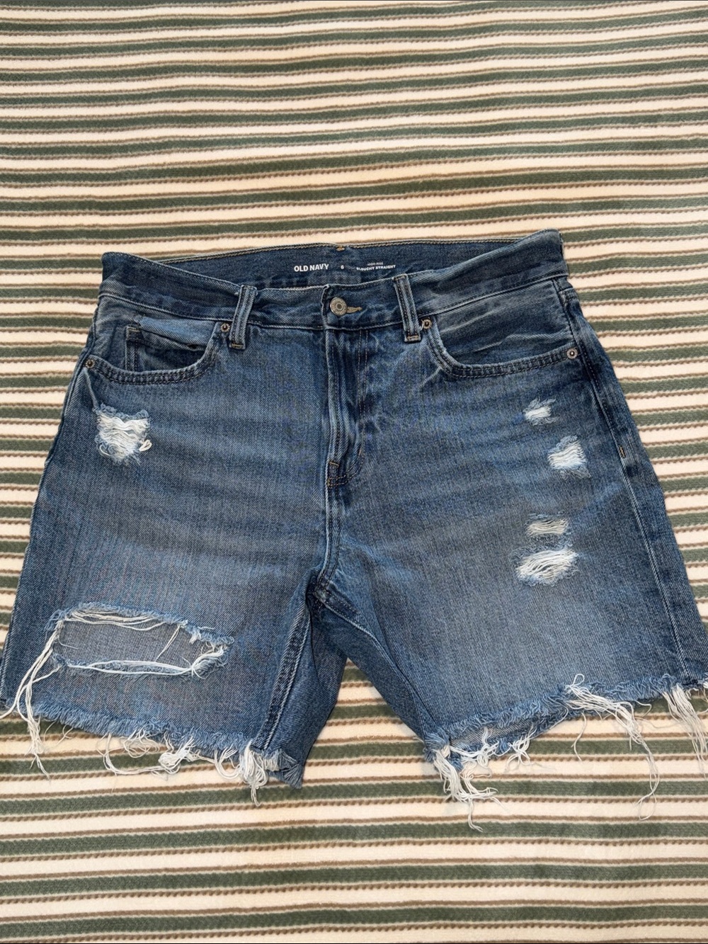 Old Navy Women’s High Rise Slouchy Straight Frayed Distressed Denim Shorts